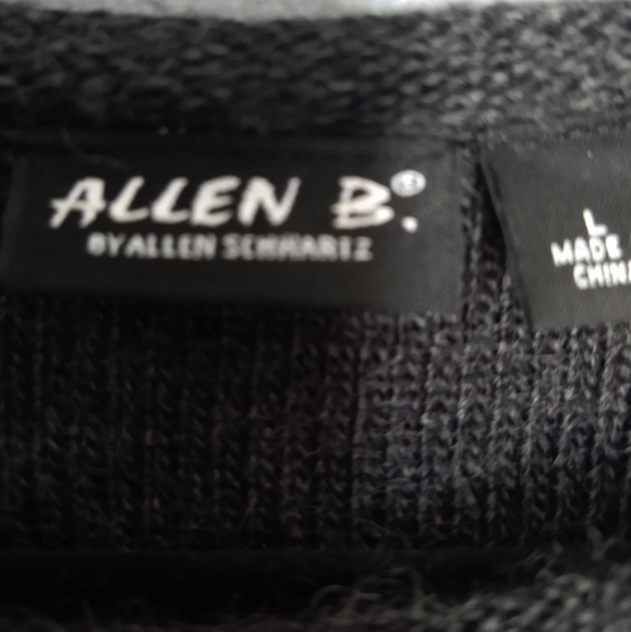 Womens wool blend loose knit sweater with fur patches on shoulders. - Picture 3 of 6